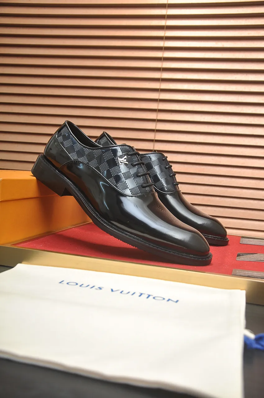 Men's men's shoes 💰460💶 [LV] (all high-end sheep lining) 🍀LV's latest genuine leather business suit shoes are launched simultaneously on the official website. The first-layer cowhide imported from Italy is made of heavy gold, 💥official website 1:1 rubber outsole. Versatile to wear, high-end without losing class, and the color combination is extraordinary. This four-season style is alluring when worn on your feet, showing off your big-name flair. Standard code 38-45 (45 customized)